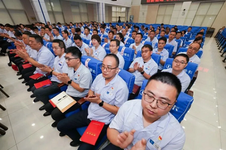 陕汽控股党委召开2024-2025年度“两优一先”表彰大会（images 5）