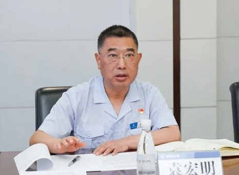 陕汽控股党委理论学习中心组举行2025年第6次集体学习（images 2）