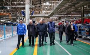 中国汽车工业咨询委员会莅临陕汽调研指导