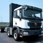 陕西通力自主研发的首款插电式混合动力油田作业车底盘发布